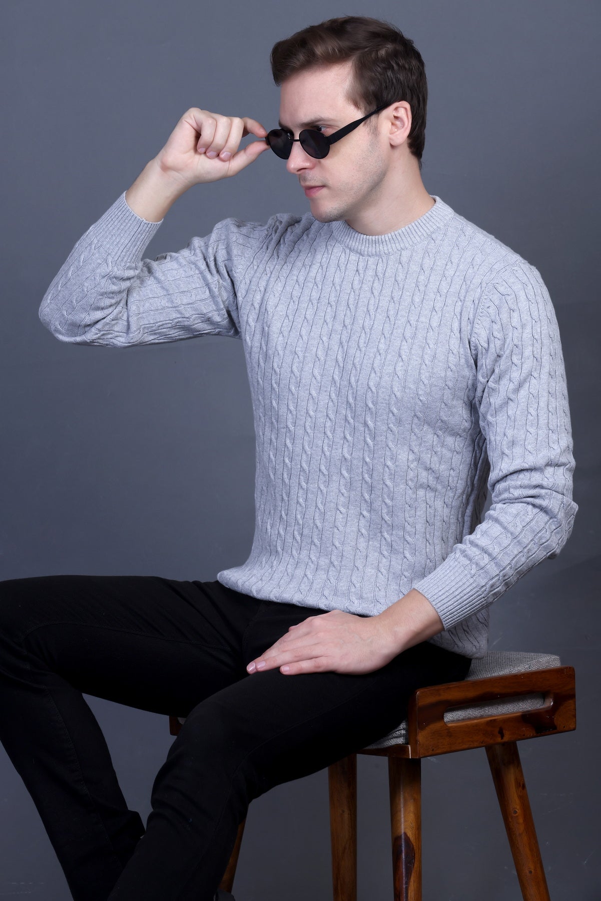 Men Solid Round Neck Grey Sweater
