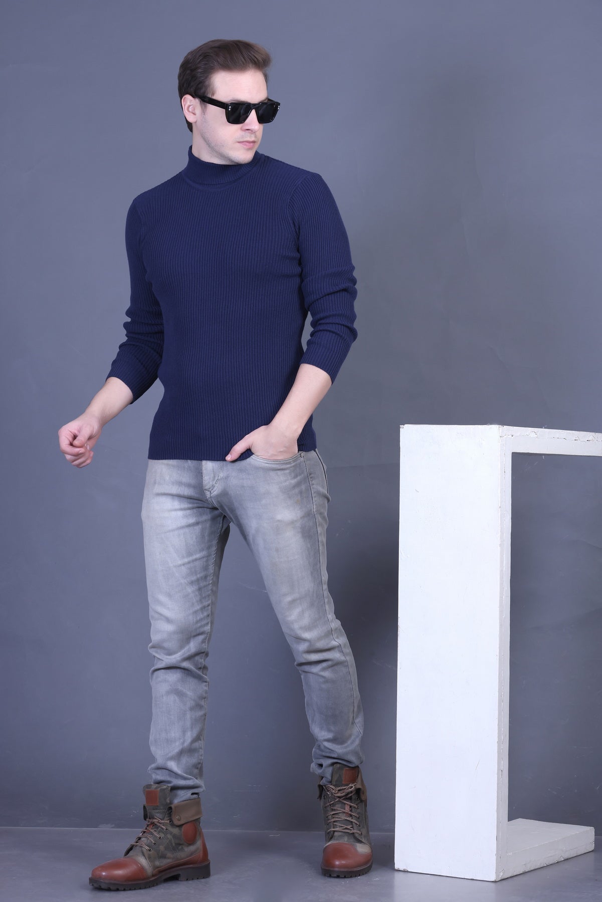 Men Solid Round Neck Navy Sweater