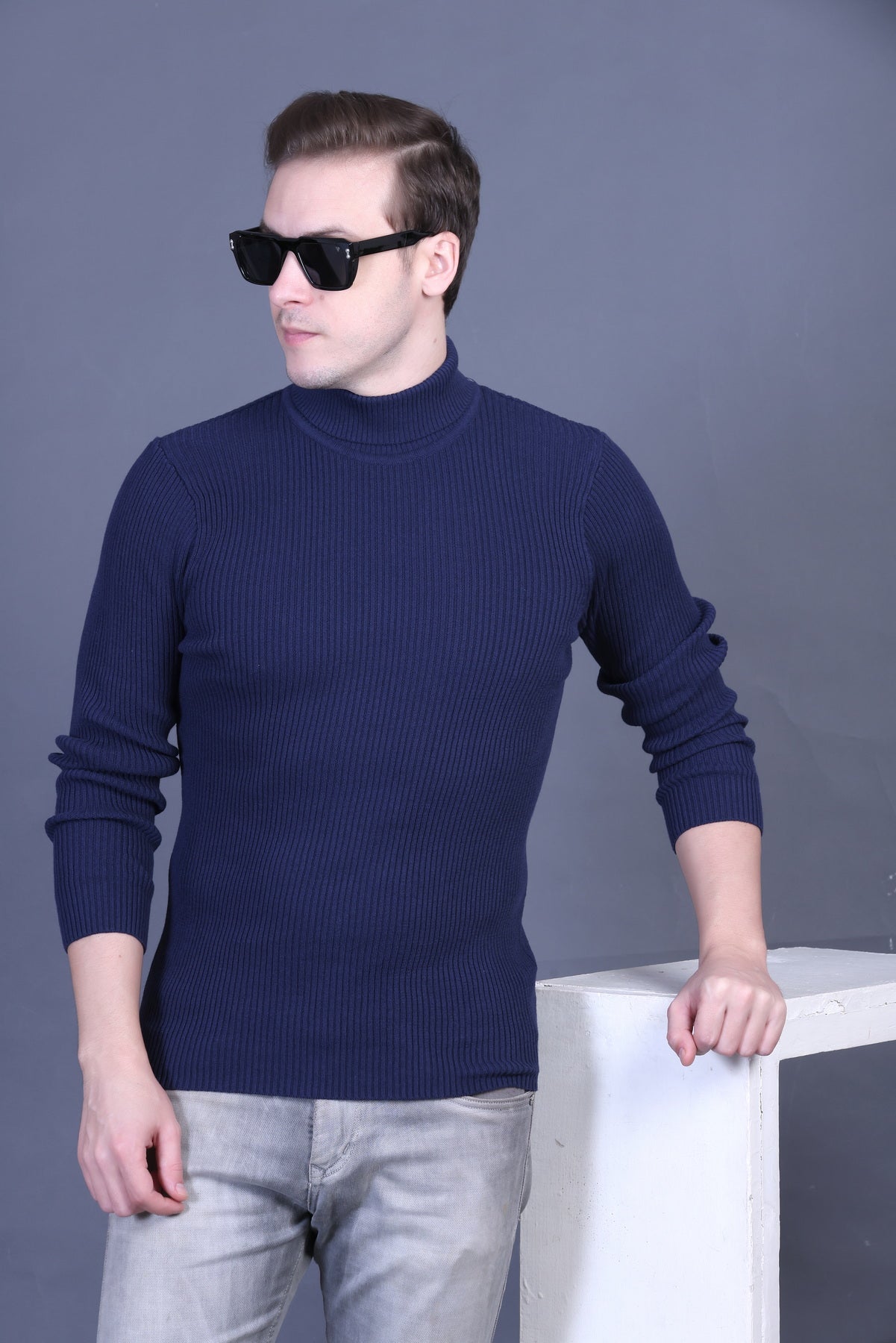 Men Solid Round Neck Navy Sweater